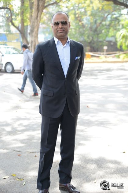 Kshanam-Movie-First-Look-Launch